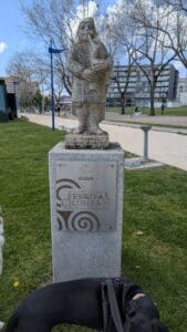 Aveiro – Monument near canal